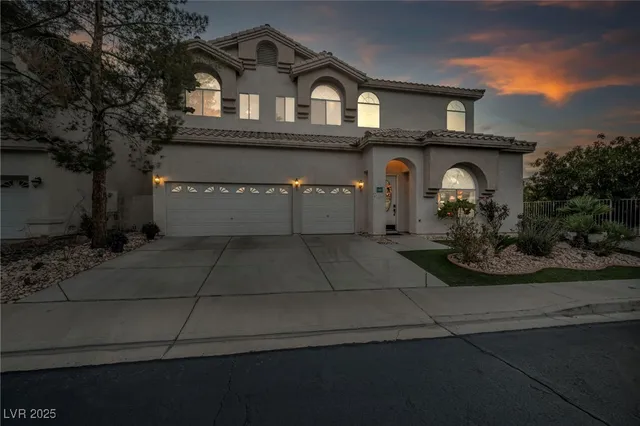 $650,000 | 2107 Eaglepath Circle, Henderson, NV 89074