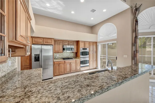 $650,000 | 2107 Eaglepath Circle, Henderson, NV 89074