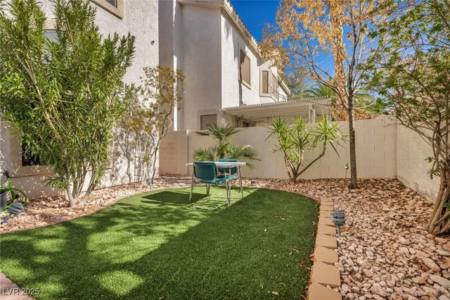 $650,000 | 2107 Eaglepath Circle, Henderson, NV 89074