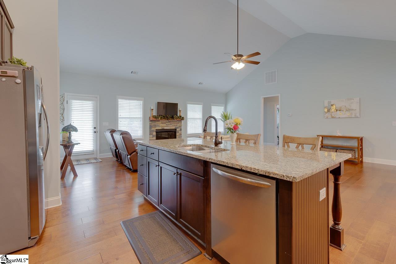 205 Cedar Knl Way Greer, SC 29651 - Photo 11 of 36