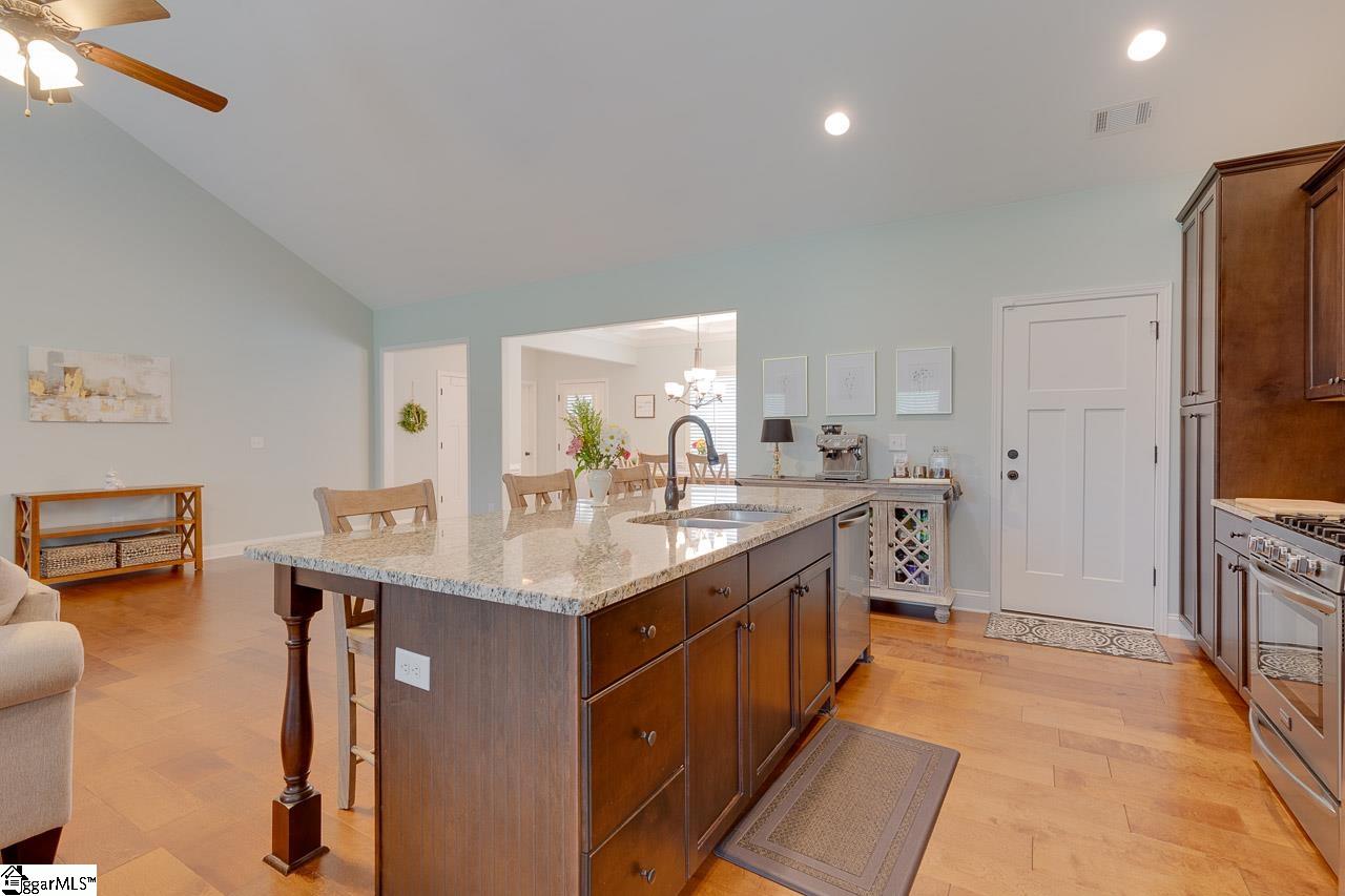 205 Cedar Knl Way Greer, SC 29651 - Photo 13 of 36