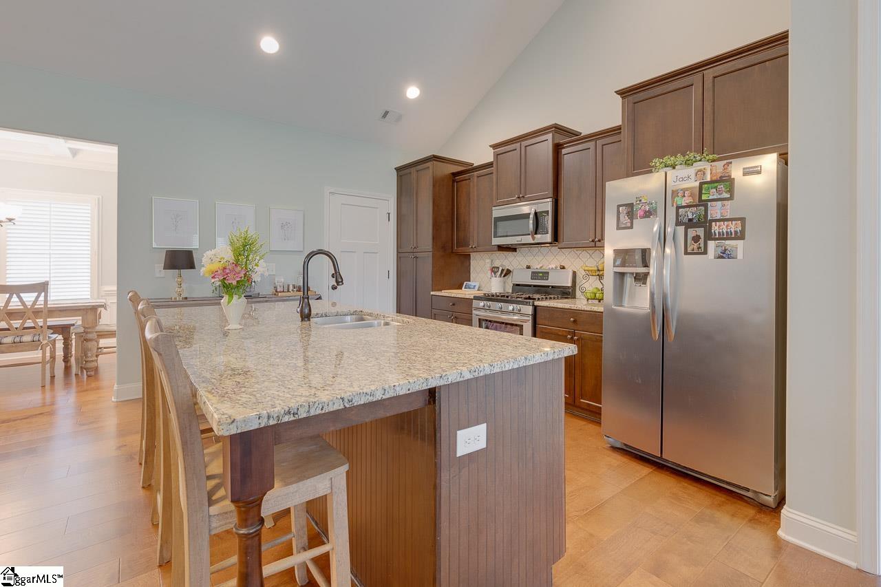 205 Cedar Knl Way Greer, SC 29651 - Photo 14 of 36