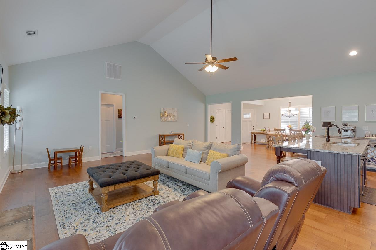 205 Cedar Knl Way Greer, SC 29651 - Photo 15 of 36