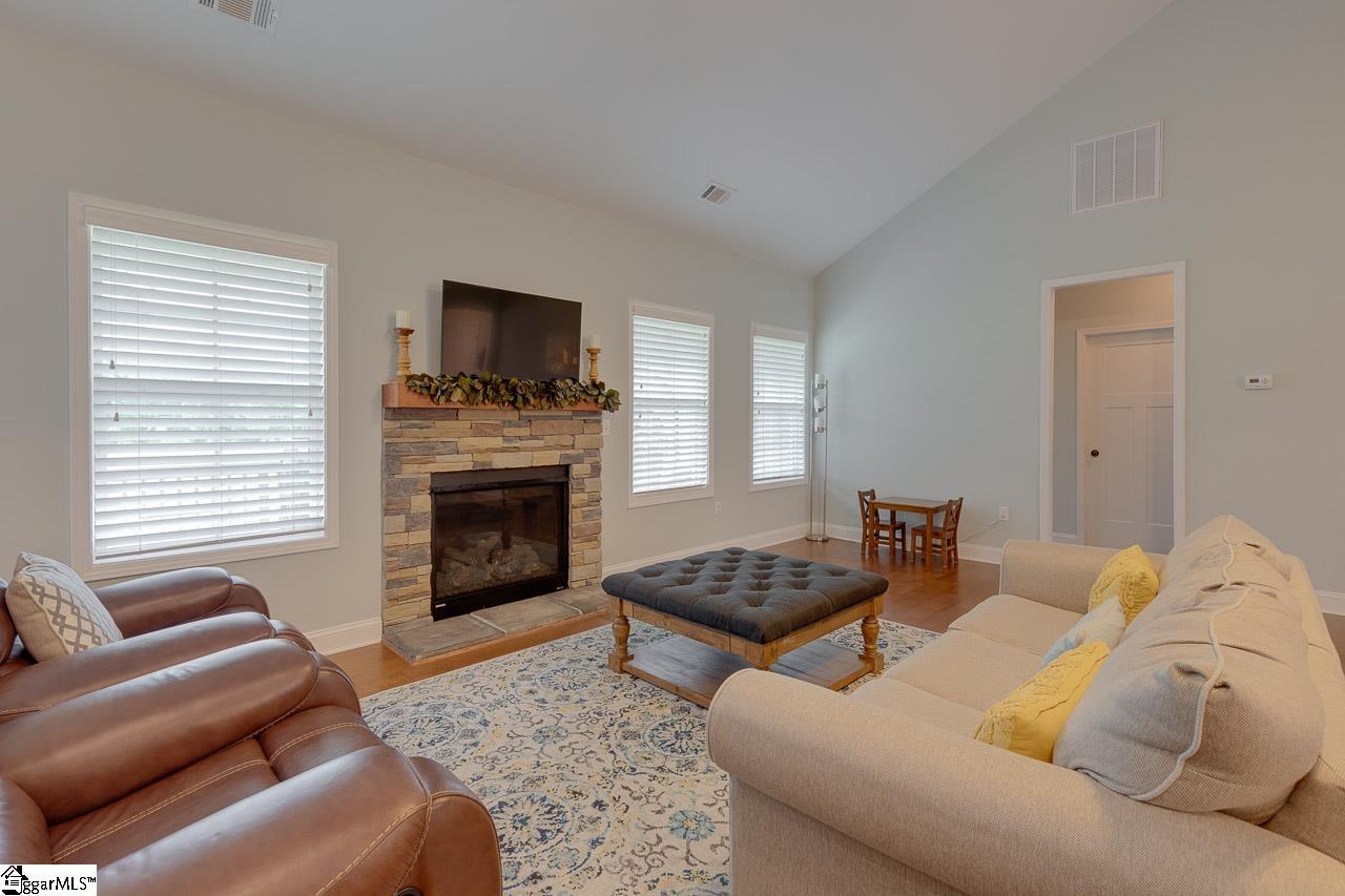 205 Cedar Knl Way Greer, SC 29651 - Photo 16 of 36