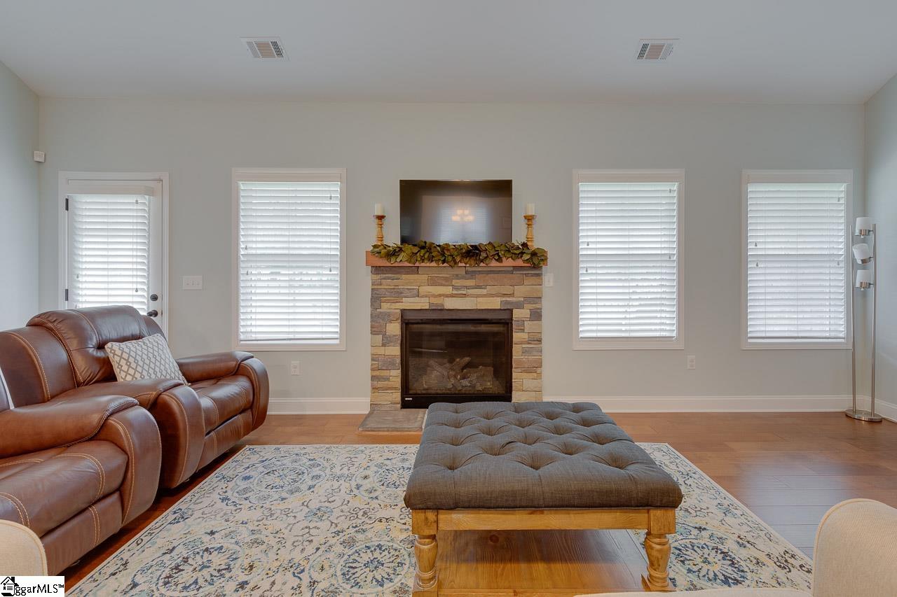205 Cedar Knl Way Greer, SC 29651 - Photo 17 of 36