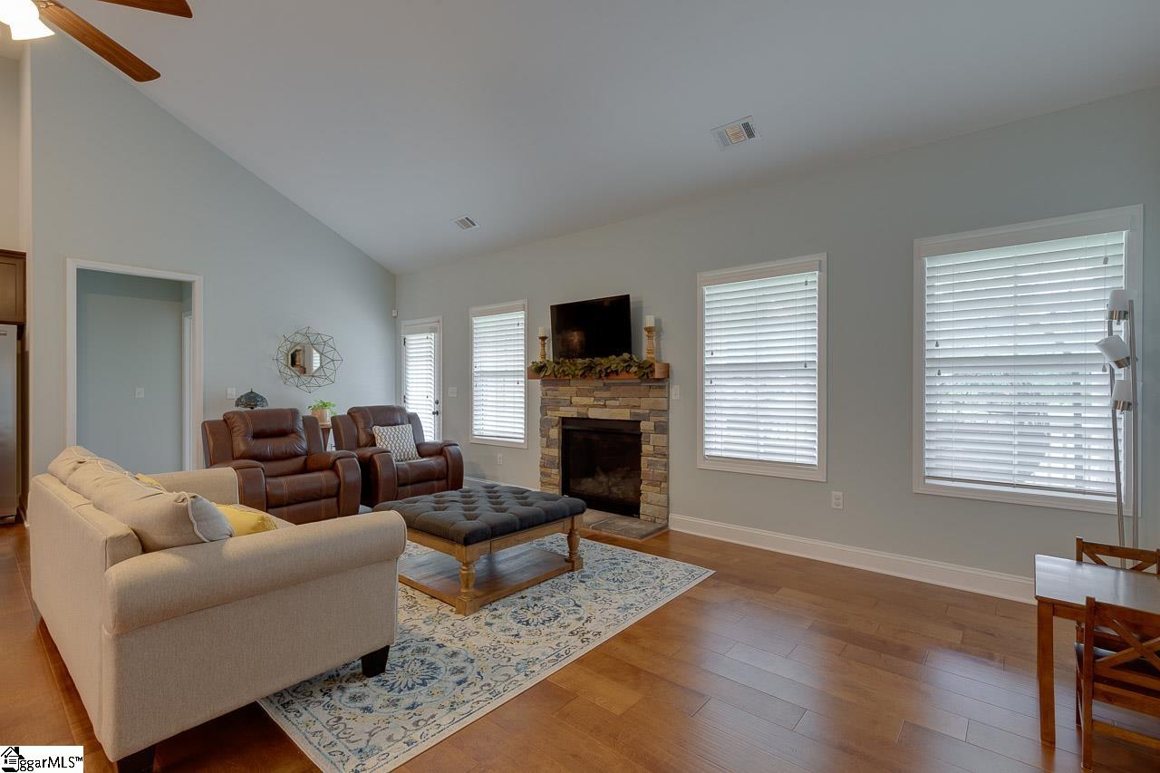 205 Cedar Knl Way Greer, SC 29651 - Photo 18 of 36