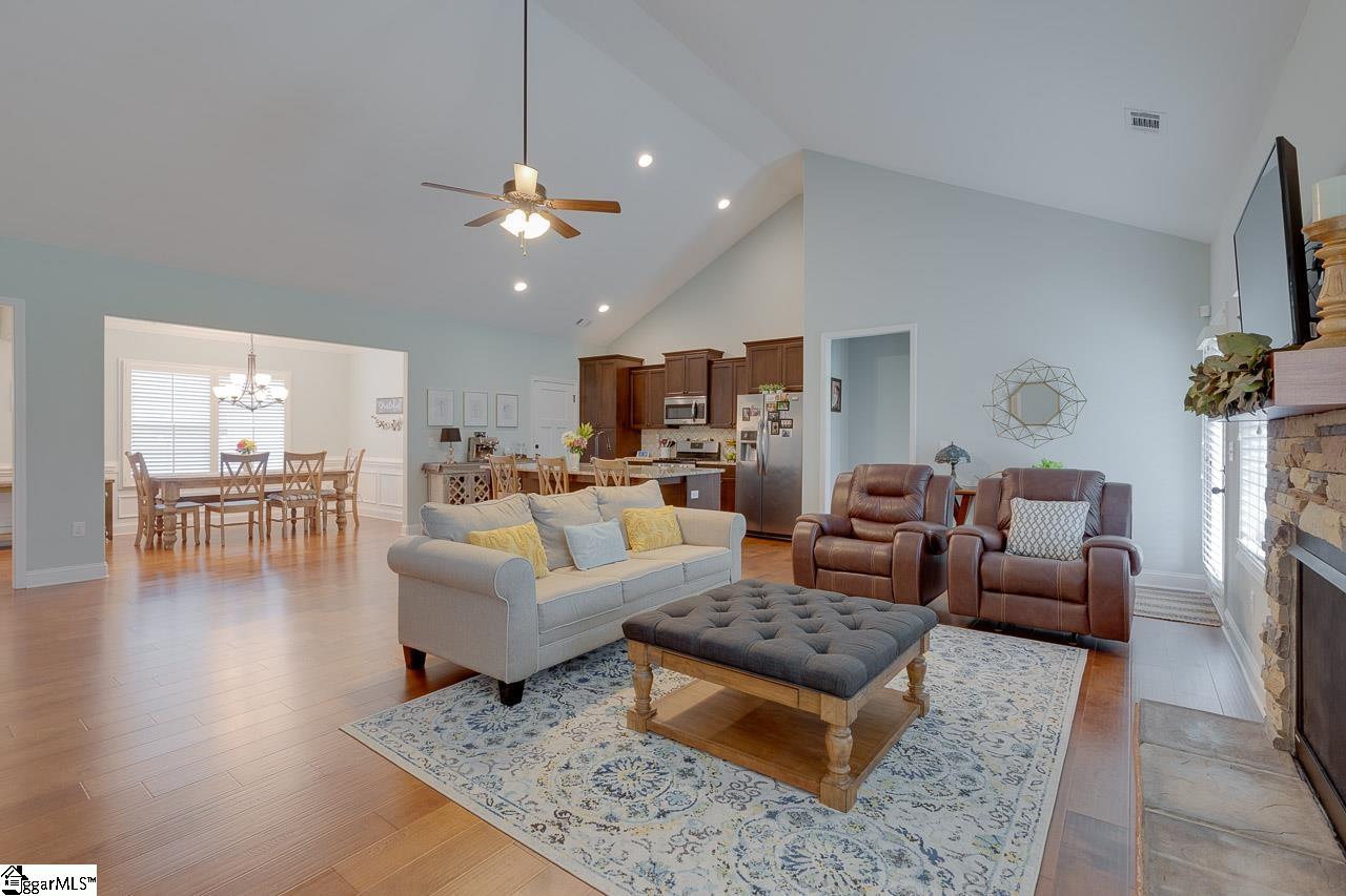205 Cedar Knl Way Greer, SC 29651 - Photo 19 of 36