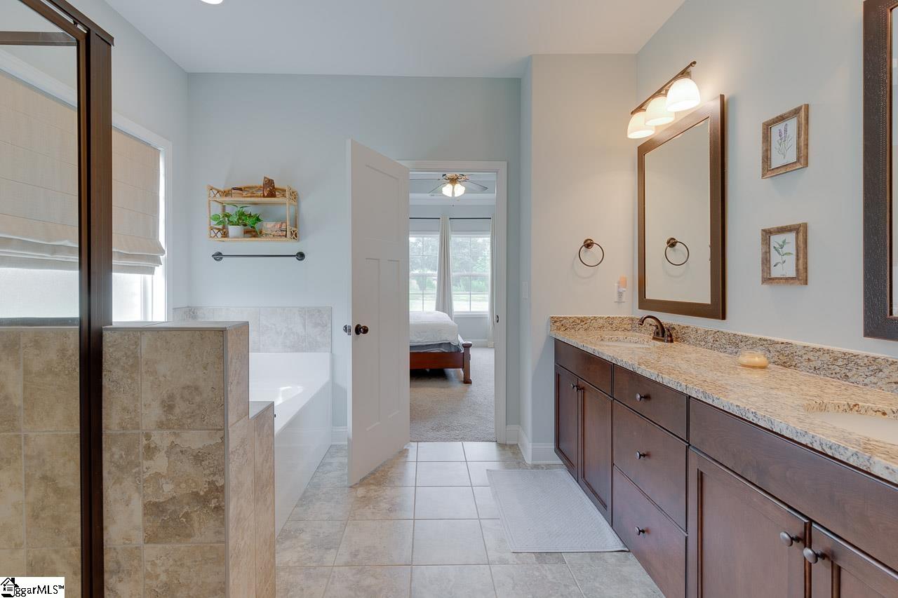 205 Cedar Knl Way Greer, SC 29651 - Photo 25 of 36