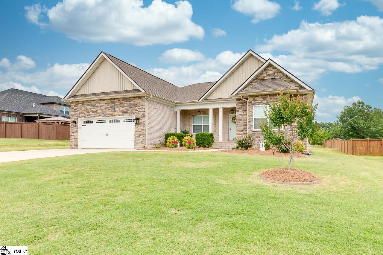 205 Cedar Knl Way Greer, SC 29651 - Photo 3 of 36