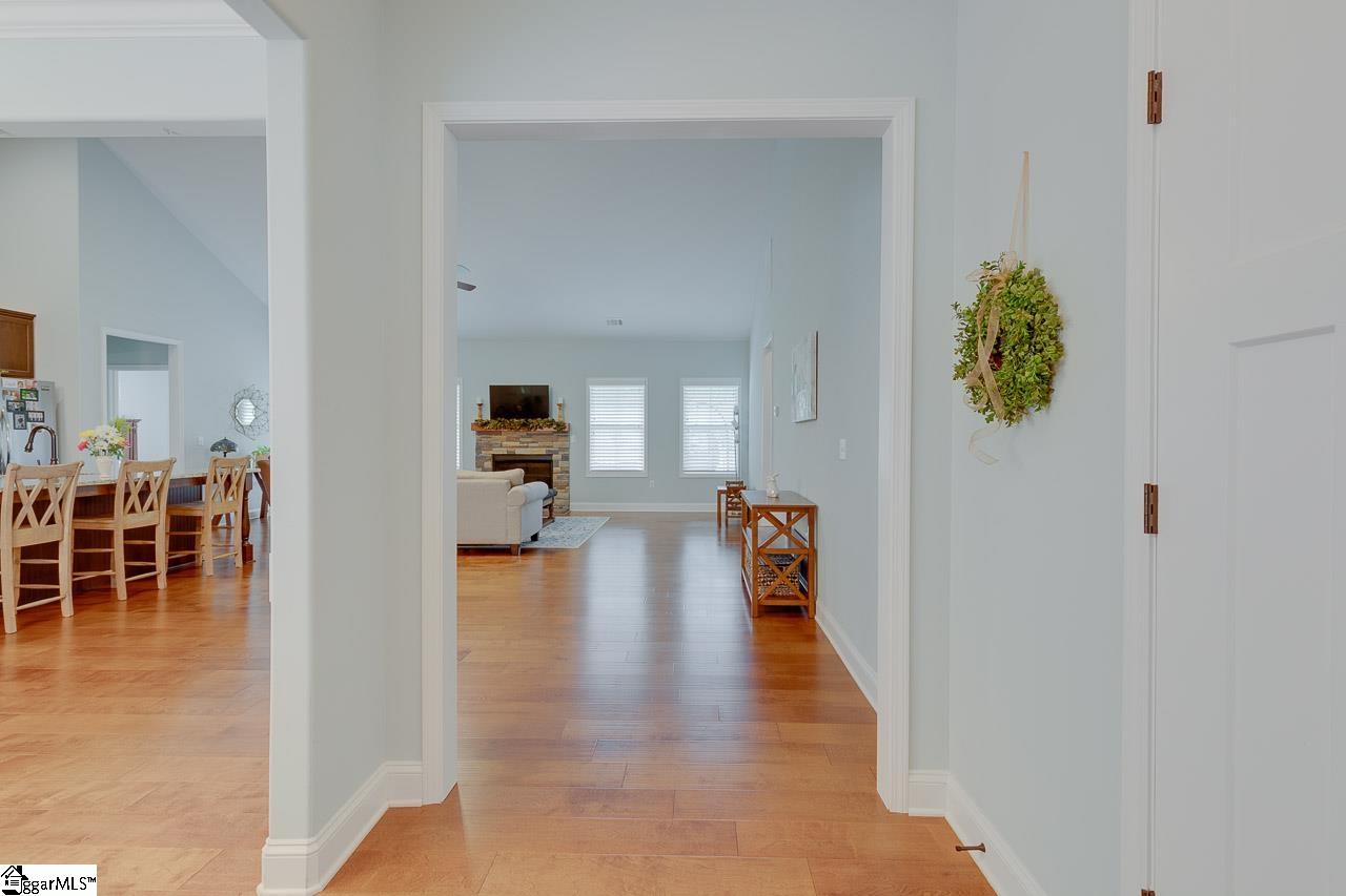 205 Cedar Knl Way Greer, SC 29651 - Photo 5 of 36