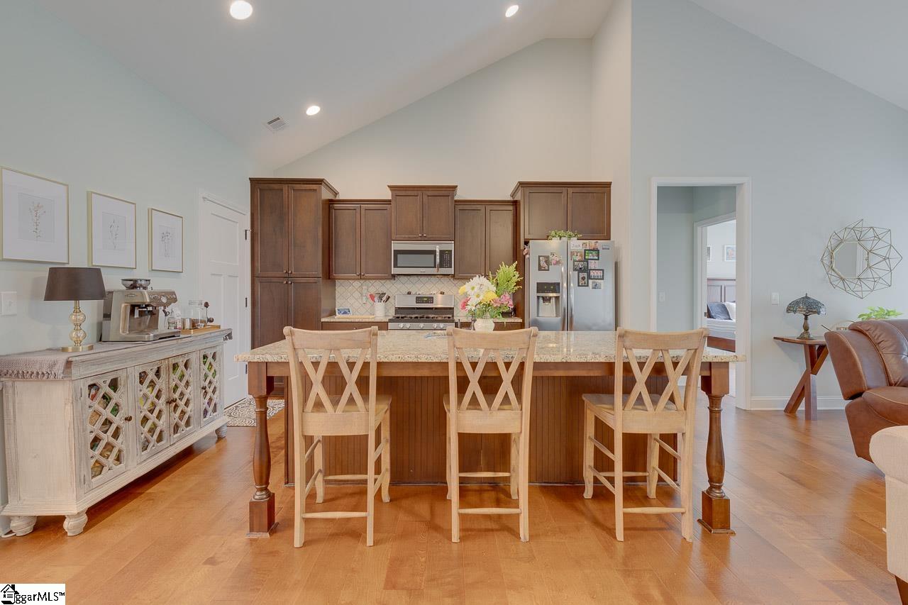 205 Cedar Knl Way Greer, SC 29651 - Photo 9 of 36