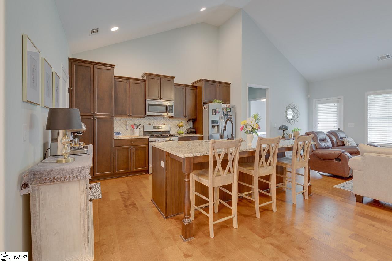 205 Cedar Knl Way Greer, SC 29651 - Photo 10 of 36