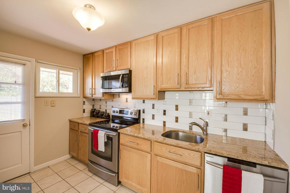 3911 Arcadia Road Alexandria, VA 22312 - Photo 14 of 28 Kitchen