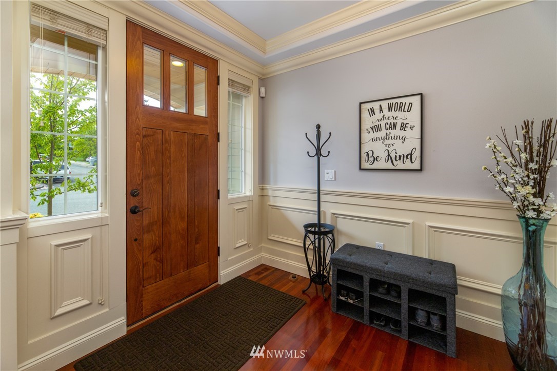 5556 Northeast 17th Street Renton, WA 98059 - Photo 2 of 40 Gallery Image 2