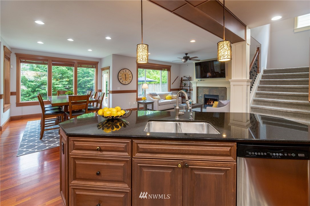 5556 Northeast 17th Street Renton, WA 98059 - Photo 11 of 40 Gallery Image 11