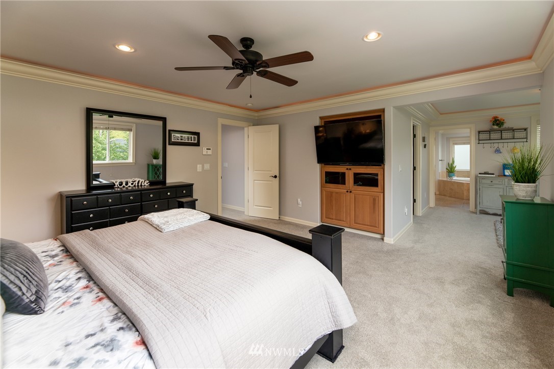 5556 Northeast 17th Street Renton, WA 98059 - Photo 20 of 40 Gallery Image 20