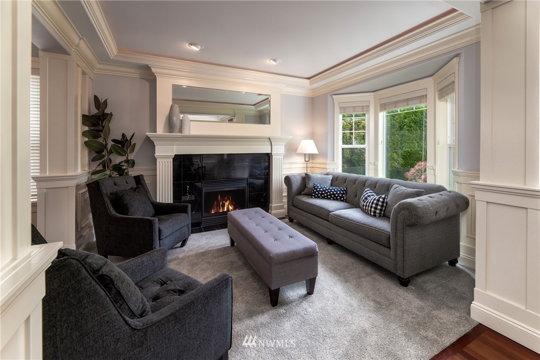 5556 Northeast 17th Street Renton, WA 98059 - Photo 3 of 40 Gallery Image 3