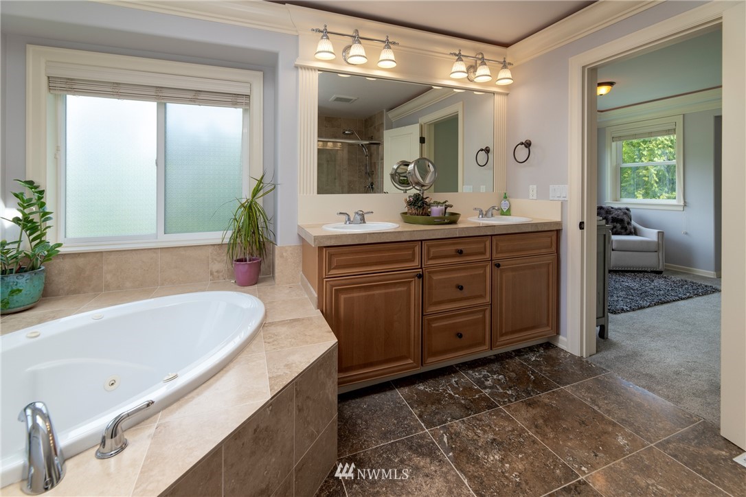 5556 Northeast 17th Street Renton, WA 98059 - Photo 23 of 40 Gallery Image 23