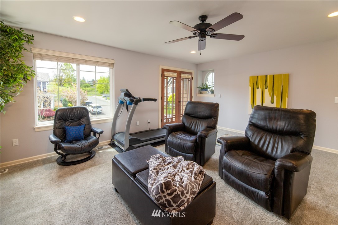 5556 Northeast 17th Street Renton, WA 98059 - Photo 26 of 40 Gallery Image 26