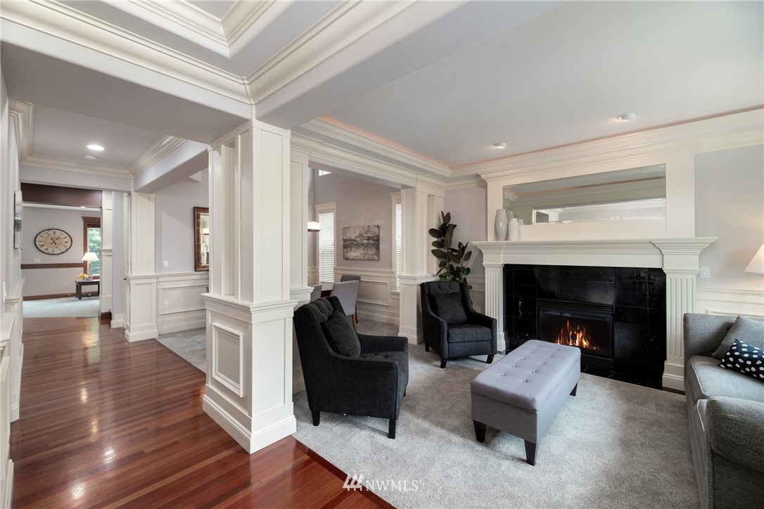 5556 Northeast 17th Street Renton, WA 98059 - Photo 4 of 40 Gallery Image 4