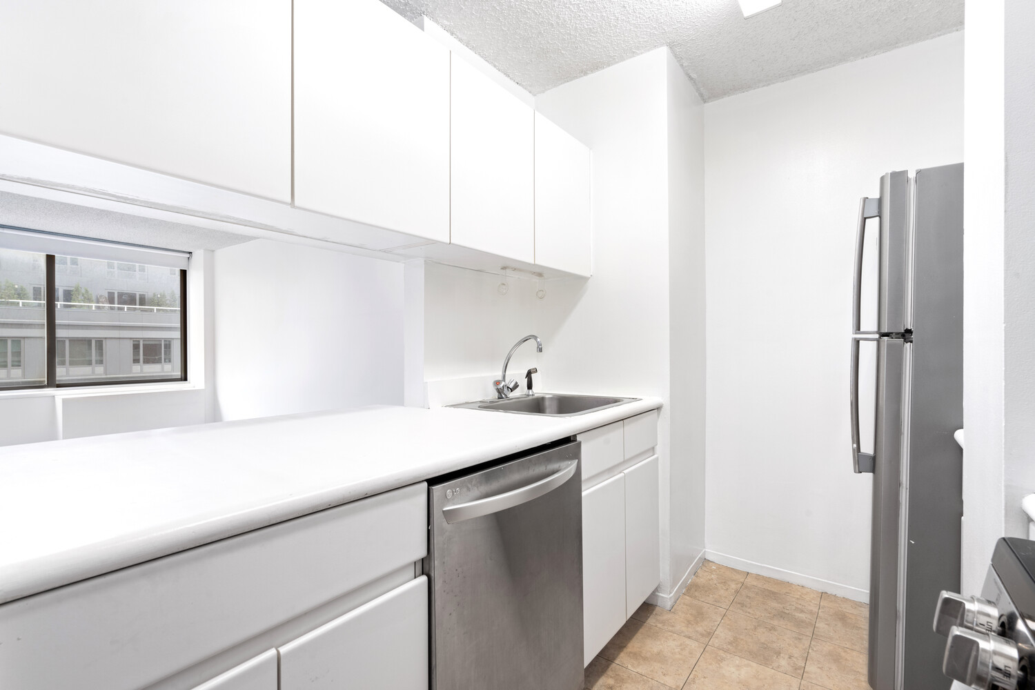 270 West 17th Street, Unit 5J Manhattan, NY 10011 - Photo 4 of 7