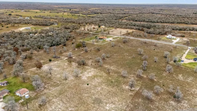 $135,000 | 445 Powder, Luling, TX 78648