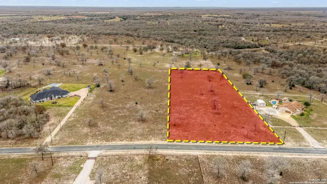 $135,000 | 445 Powder, Luling, TX 78648