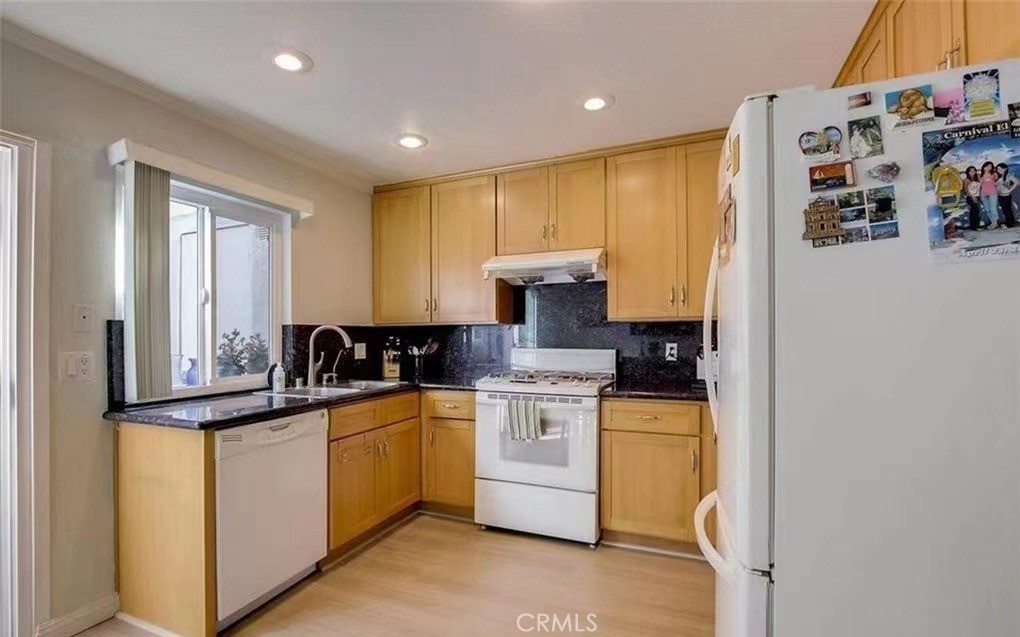 38 Fallbrook Irvine, CA 92604 - Photo 6 of 11