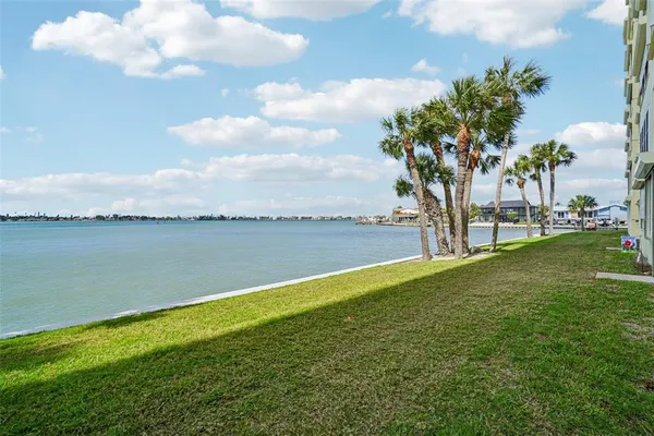 $254,900 | 4750 Cove Circle, Unit 107, St. Petersburg, FL 33708