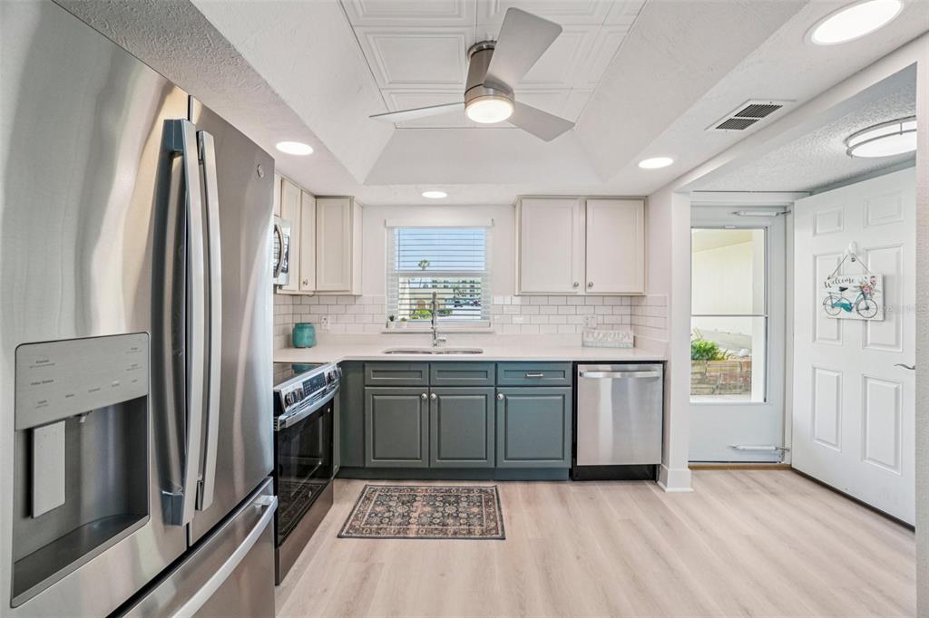 4750 Cove Circle, Unit 107 St. Petersburg, FL 33708 - Photo 7 of 29