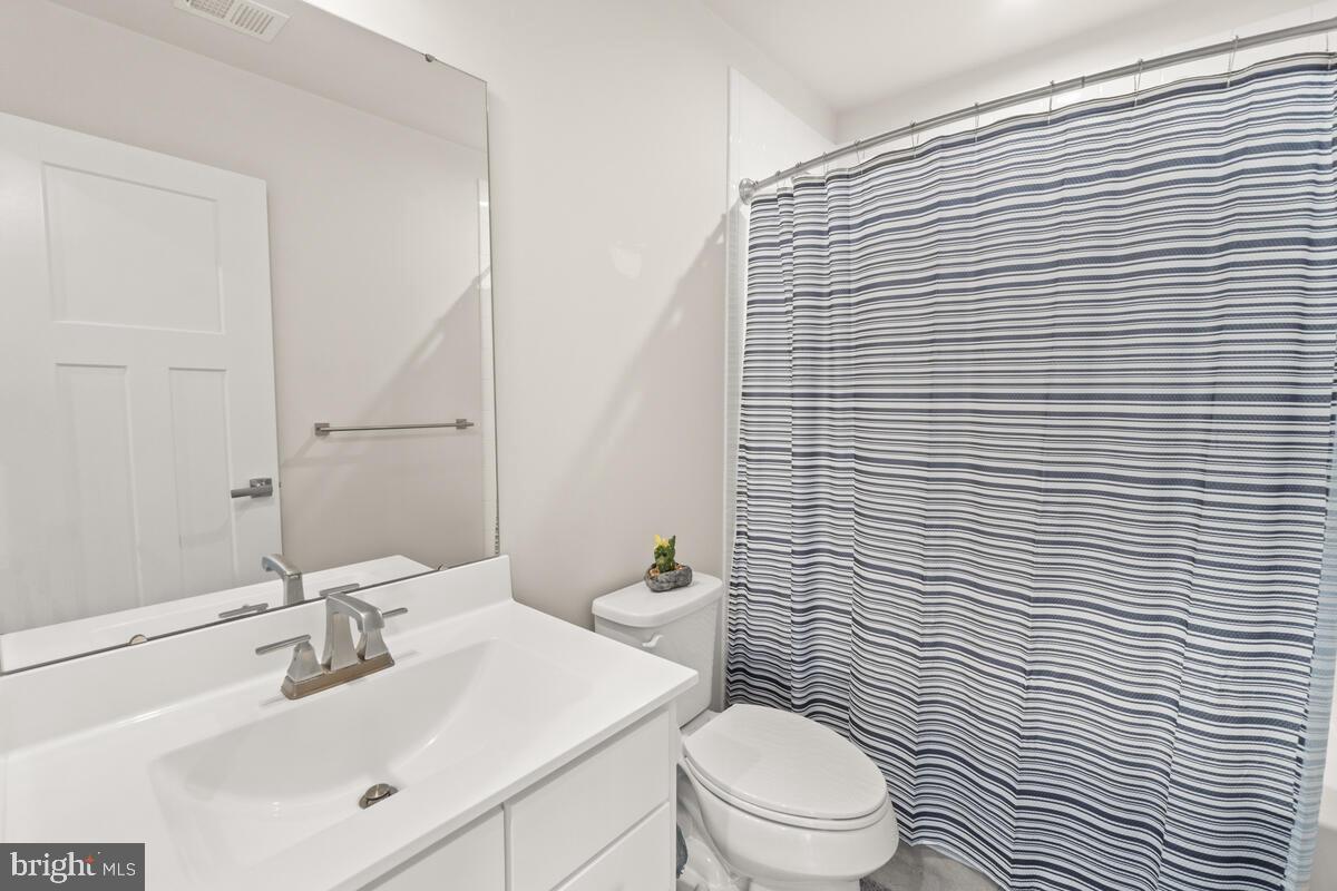 4798 Hiteshow Drive Frederick, MD 21703 - Photo 27 of 51 Hallway Full Bath