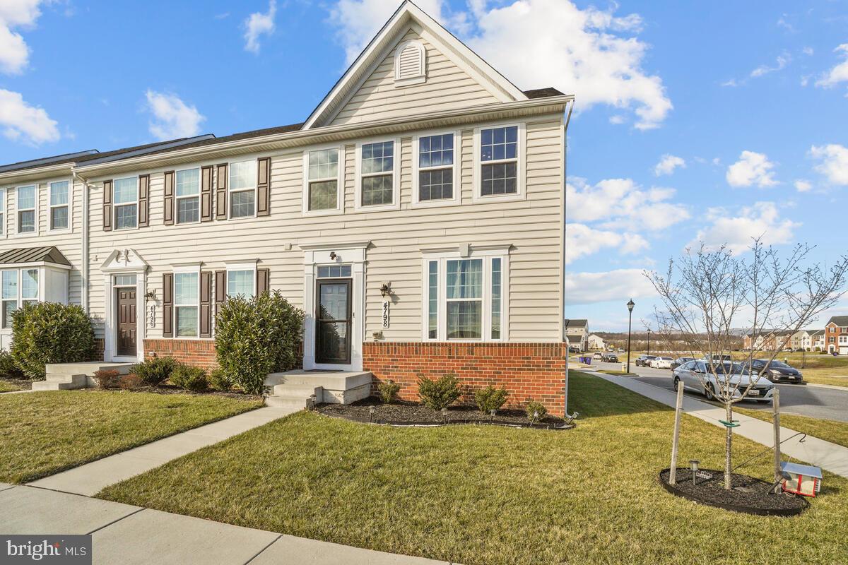 4798 Hiteshow Drive Frederick, MD 21703 - Photo 5 of 51 End-Unit Townhome