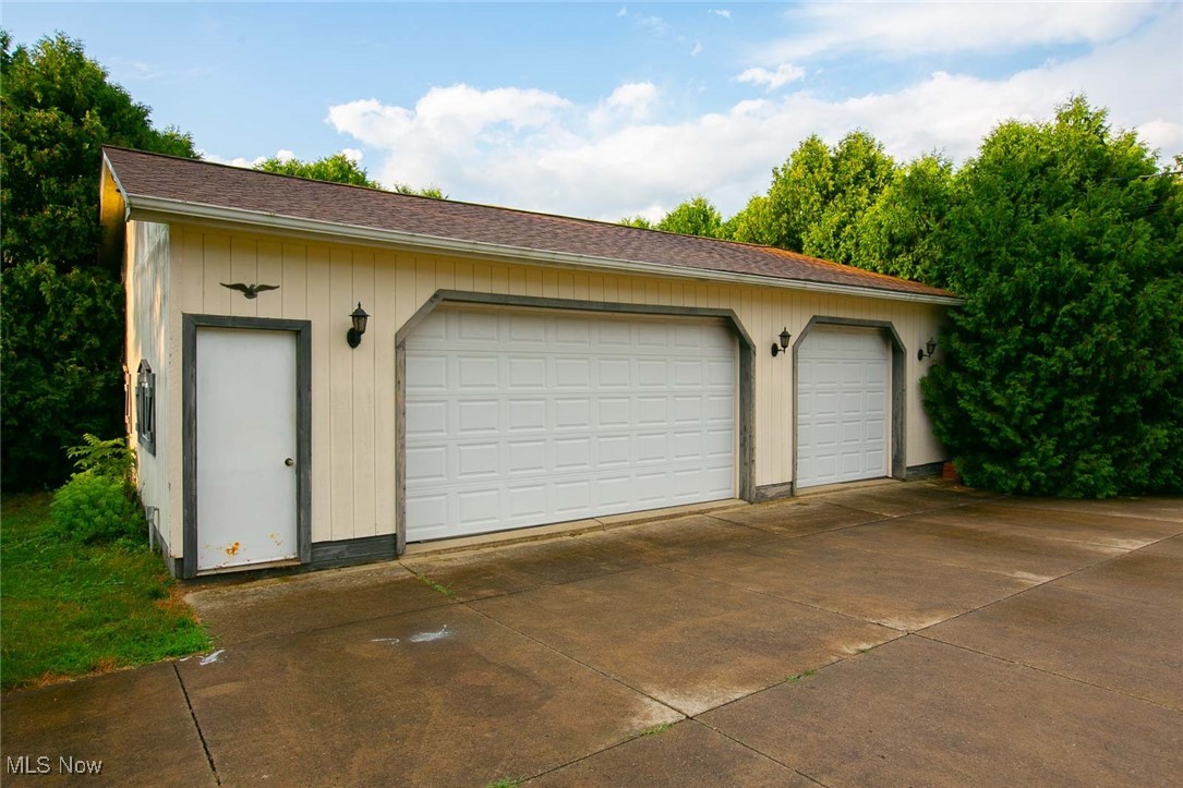9046 River Styx Road Wadsworth, OH 44281 - Photo 5 of 30 View of garage