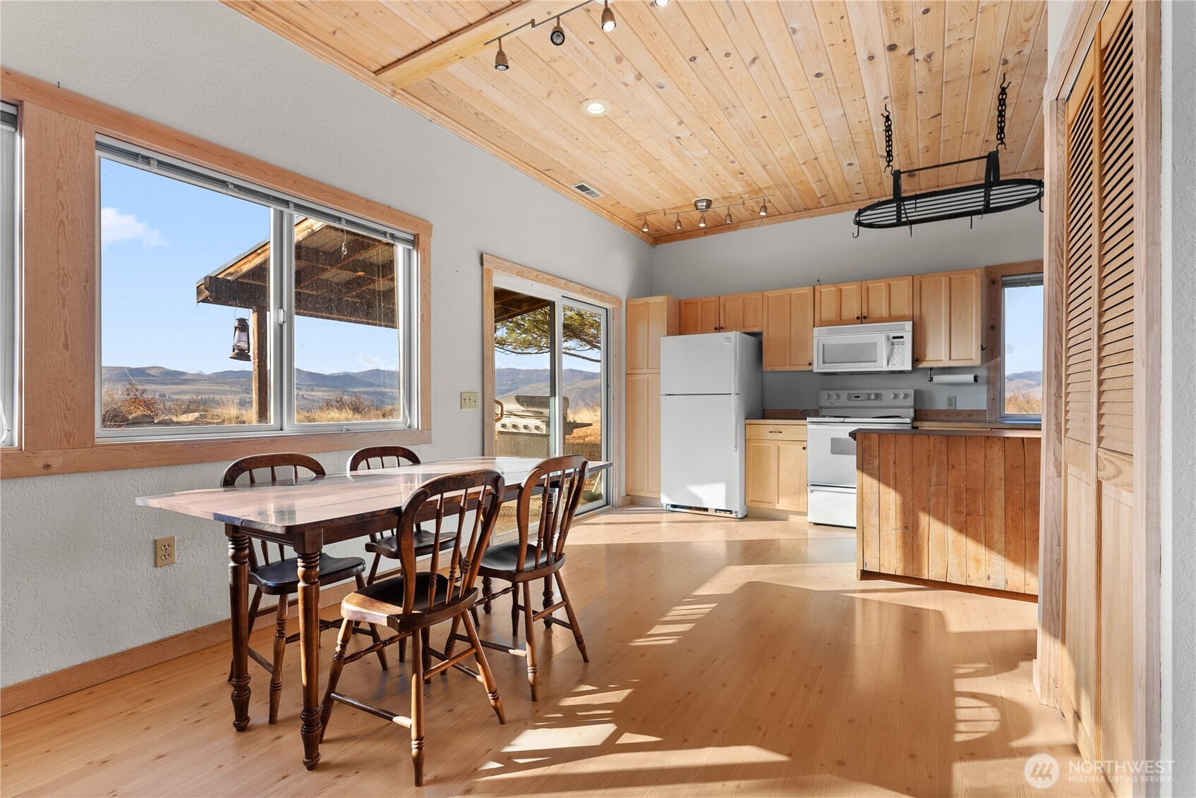 143 Harrier Hill Road Winthrop, WA 98862 - Photo 6 of 37