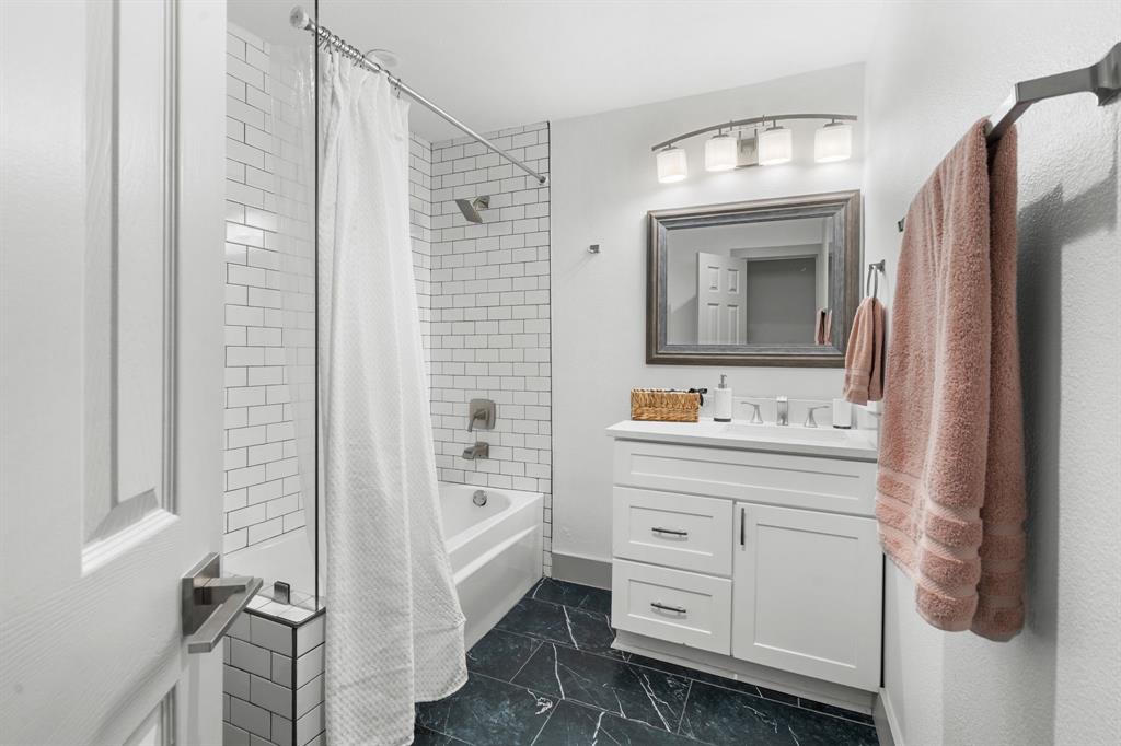 5029 Mill Run Road Dallas, TX 75244 - Photo 30 of 37 Guest bathroom