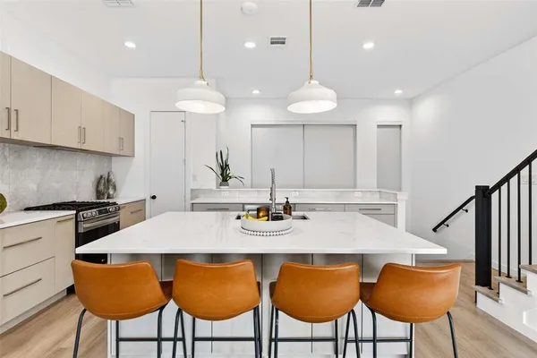 $530,000 | 419 West 9th Street, Unit 102, Dallas, TX 75208