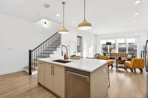 $530,000 | 419 West 9th Street, Unit 102, Dallas, TX 75208