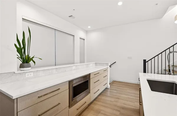 $530,000 | 419 West 9th Street, Unit 102, Dallas, TX 75208