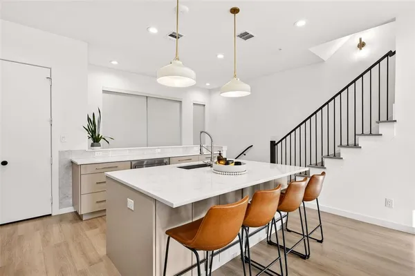 $530,000 | 419 West 9th Street, Unit 102, Dallas, TX 75208