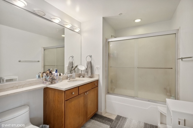 200 North Jefferson Street, Unit 1307 Chicago, IL 60661 - Photo 11 of 17