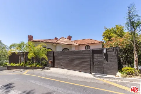 $2,495,000 | 2651 La Cuesta Drive, Los Angeles, CA 90046