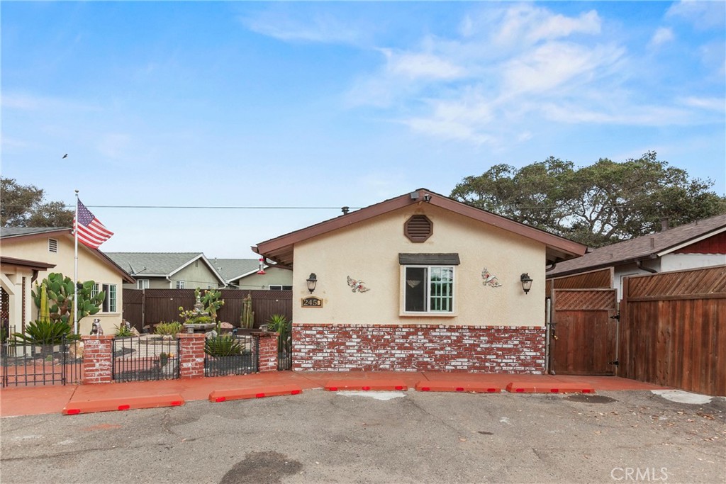 245 Walnut Street Arroyo Grande, CA 93420 - Photo 32 of 34 a view of a house with a patio