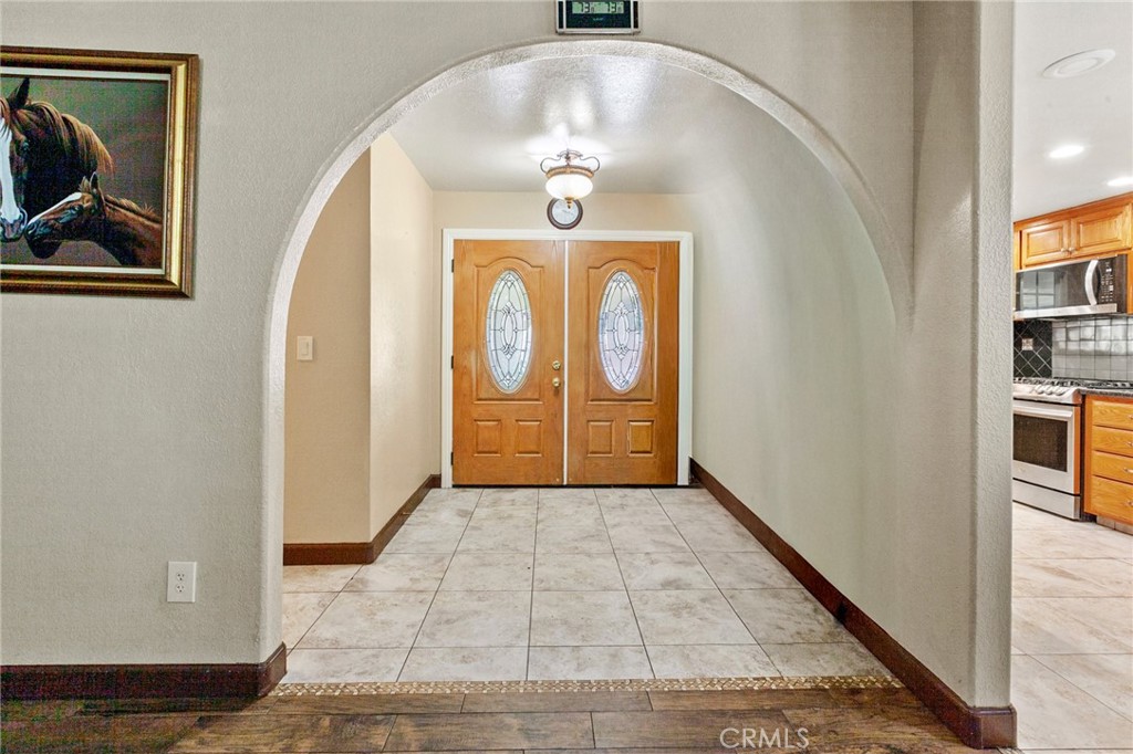 245 Walnut Street Arroyo Grande, CA 93420 - Photo 6 of 34 an entryway view