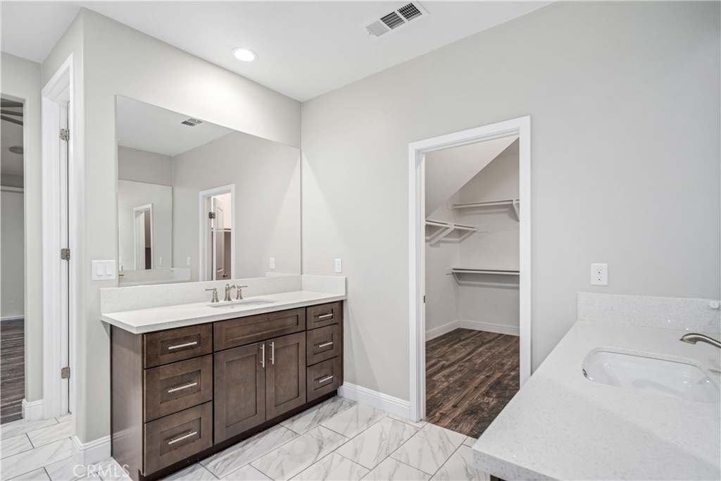 41908 Sonoma Road Palmdale, CA 93551 - Photo 27 of 75 a en suite bathroom with a double vanity sink a and mirror