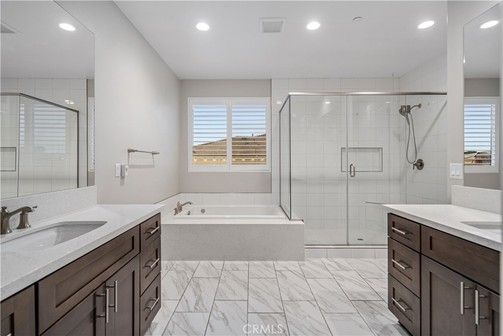 41908 Sonoma Road Palmdale, CA 93551 - Photo 28 of 75 a spacious bathroom with a tub sink shower and a mirror