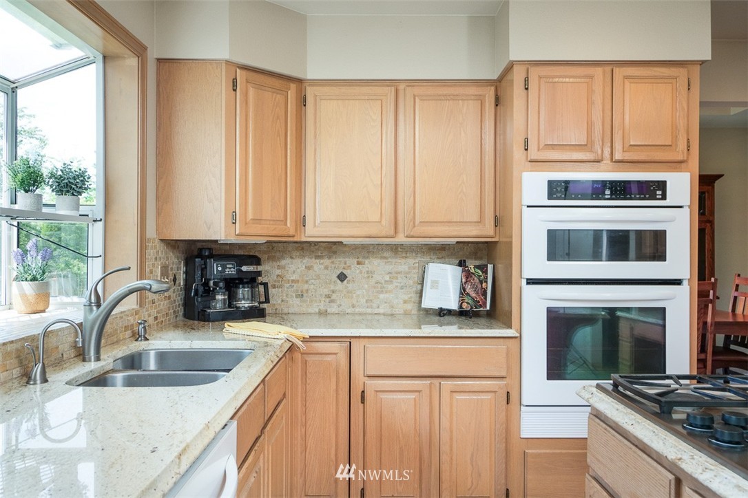 10105 Northeast 153rd Street Bothell, WA 98011 - Photo 10 of 25 Gallery Image 10