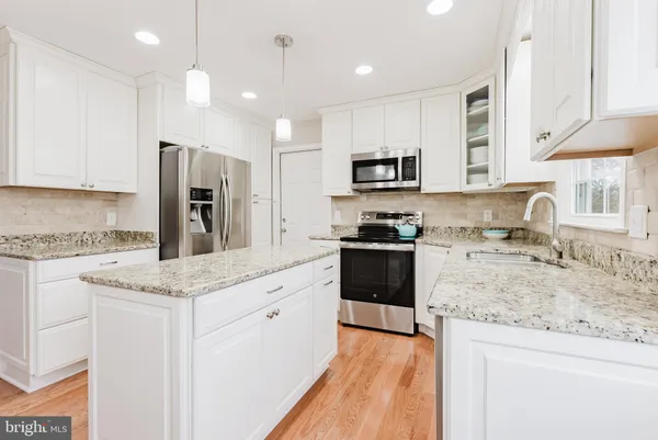 $914,888 | 7200 Duck Court, Springfield, VA 22152