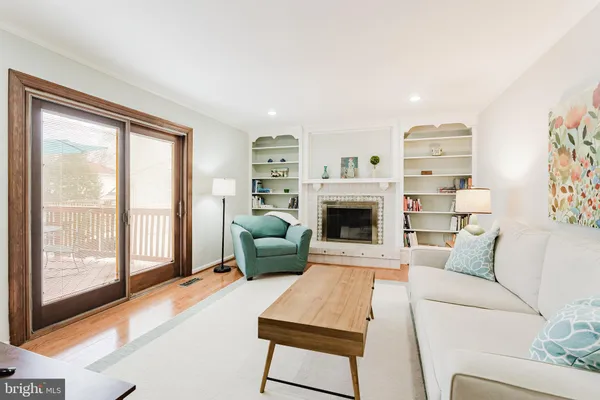 $914,888 | 7200 Duck Court, Springfield, VA 22152