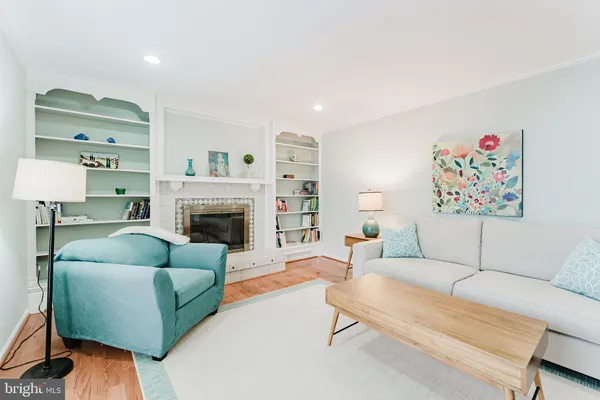 $914,888 | 7200 Duck Court, Springfield, VA 22152