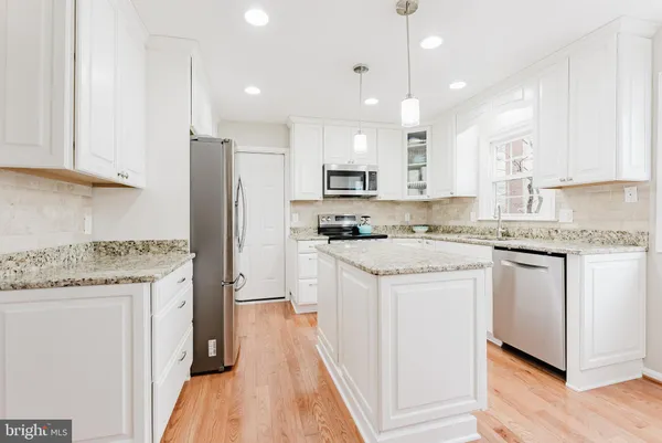 $914,888 | 7200 Duck Court, Springfield, VA 22152